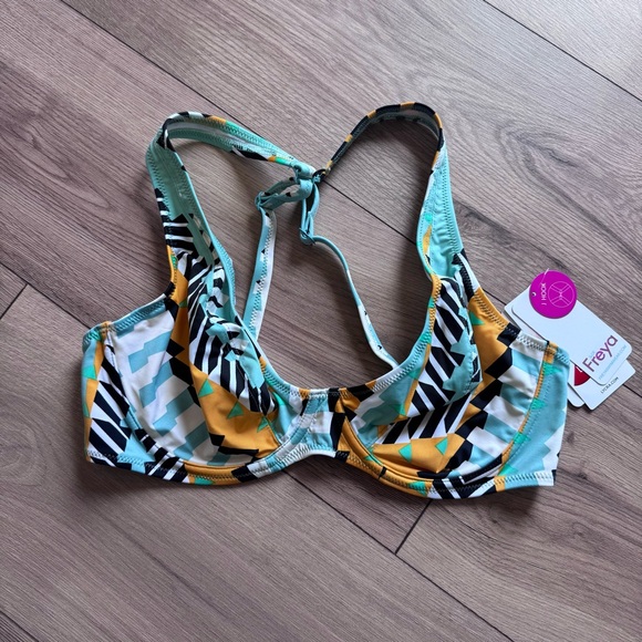 Freya Other - Freya Bikini Swimsuit Top Underwire J Hook Bassline NWT 34DD